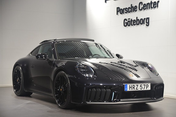 Porsche 911 Carrera 4 GTS 2 of 18