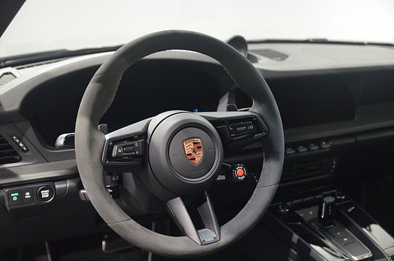 Porsche 911 Carrera 4 GTS 14 of 18