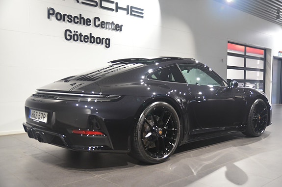 Porsche 911 Carrera 4 GTS 4 of 18
