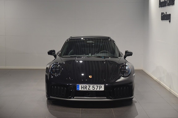 Porsche 911 Carrera 4 GTS 3 of 18
