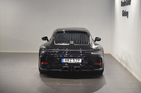 Porsche 911 Carrera 4 GTS 7 of 18