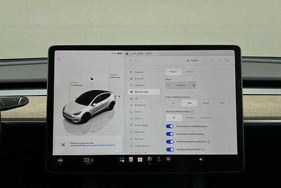 Tesla Model Y 23 of 25