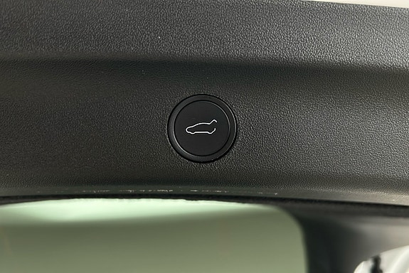 Tesla Model Y 14 of 25