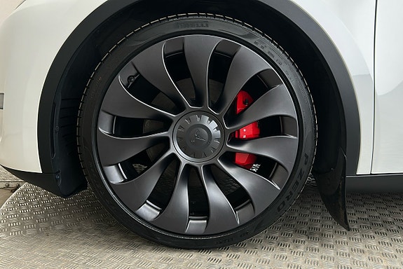 Tesla Model Y 11 of 25