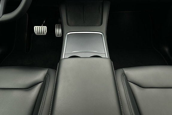 Tesla Model Y 8 of 25