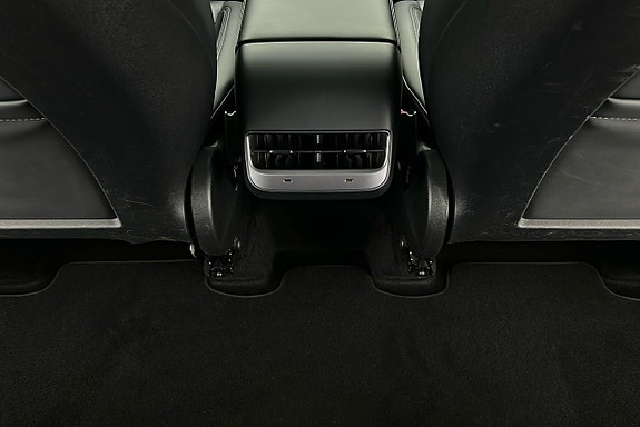 Tesla Model Y 21 of 25