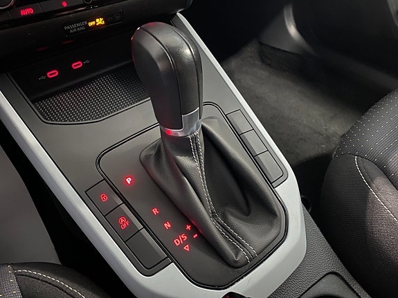 Seat Arona 15 of 19