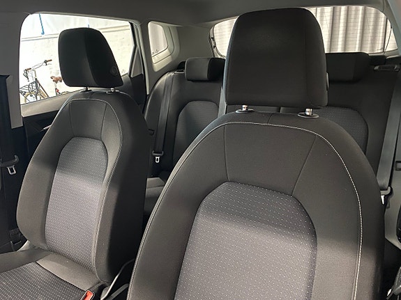 Seat Arona 9 of 19