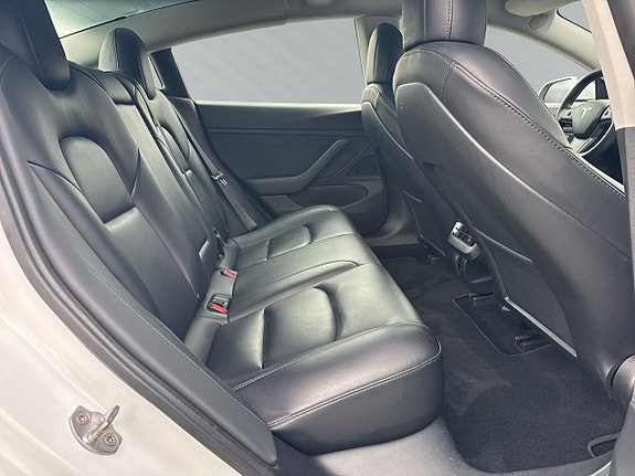 Tesla Model 3 18 of 27