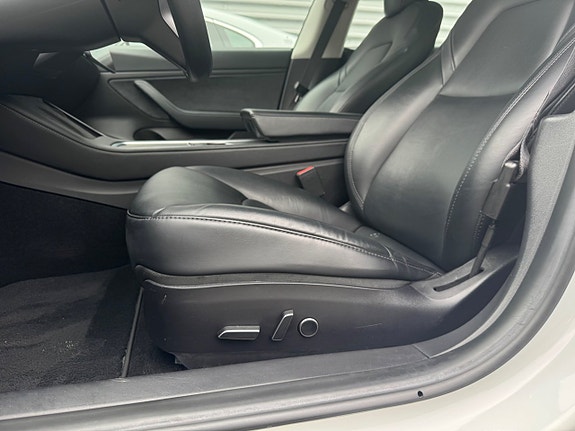Tesla Model 3 19 of 27