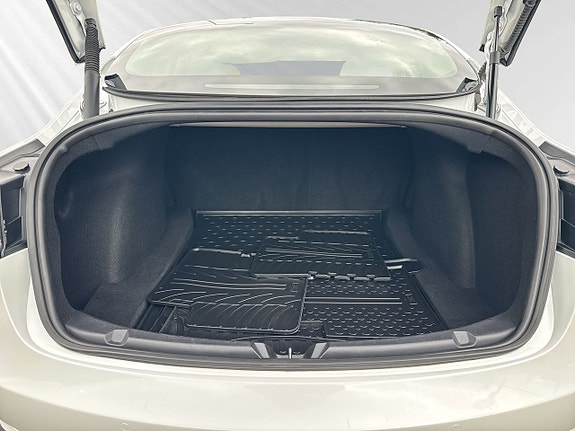 Tesla Model 3 27 of 27
