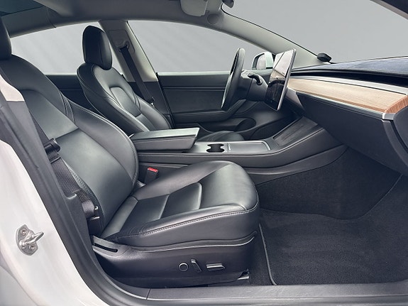 Tesla Model 3 16 of 27
