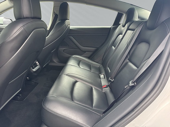 Tesla Model 3 17 of 27