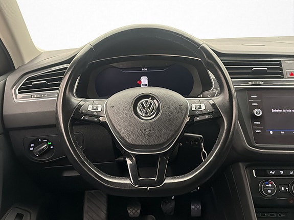 Volkswagen Tiguan 12 of 30