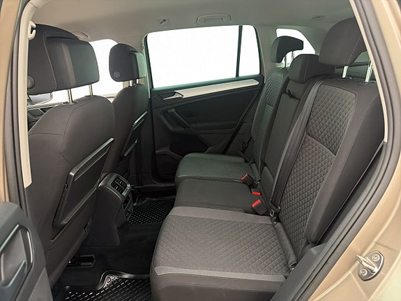 Volkswagen Tiguan 24 of 30