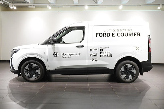 Ford Transit Courier 2 of 7
