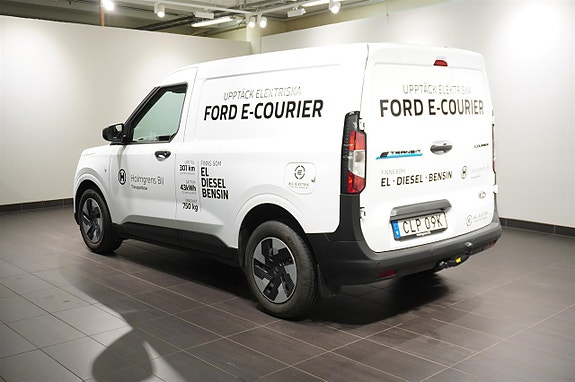 Ford Transit Courier 3 of 7