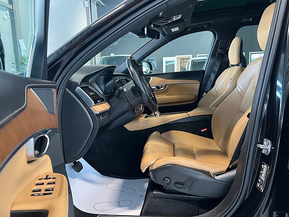 Volvo XC90 17 of 24