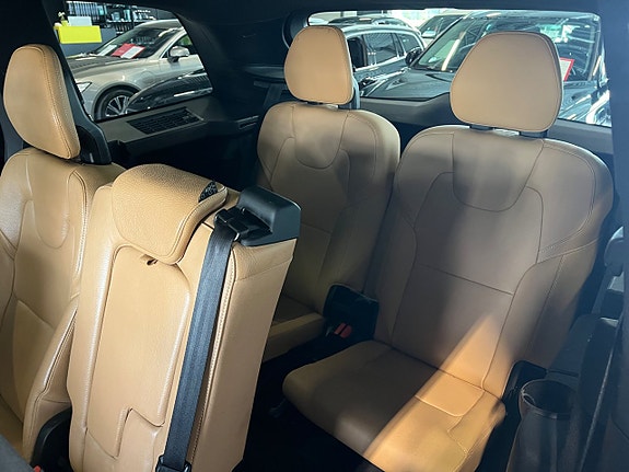 Volvo XC90 16 of 24