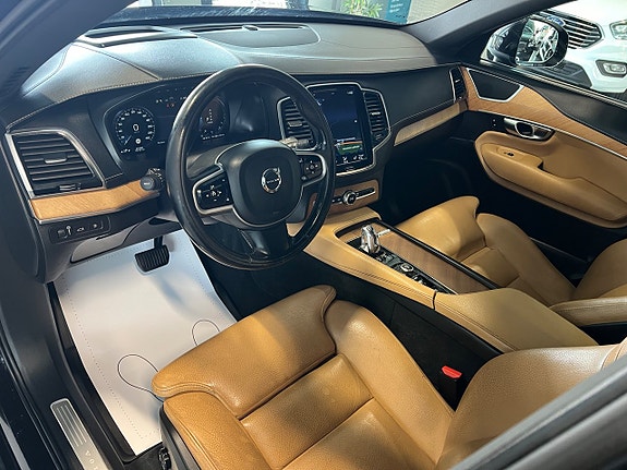 Volvo XC90 18 of 24