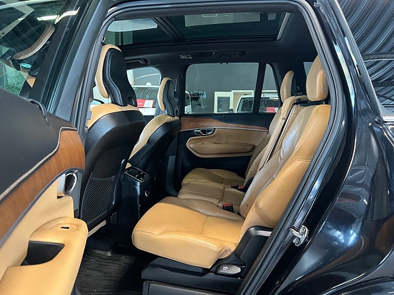 Volvo XC90 15 of 24