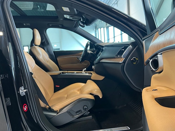 Volvo XC90 10 of 24