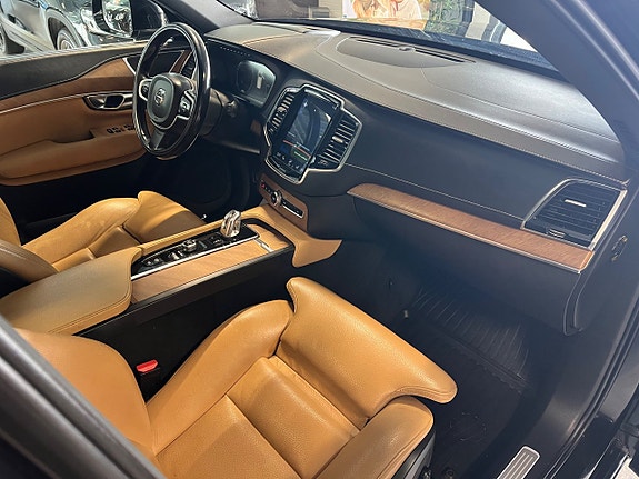 Volvo XC90 11 of 24
