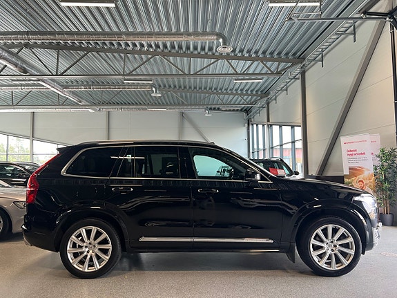 Volvo XC90 2 of 24