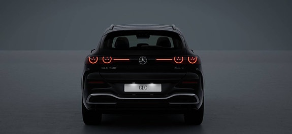 Mercedes-Benz GLC300 7 of 10
