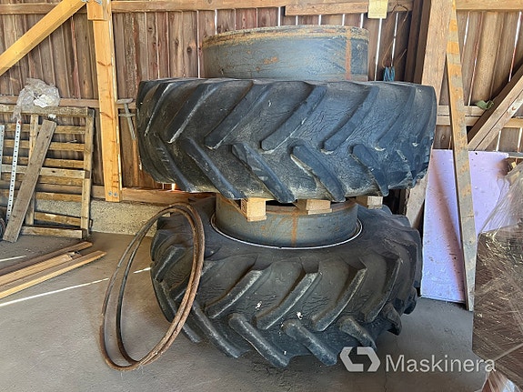 Dubbelmontage Michelin 20.8 R38 4 of 13