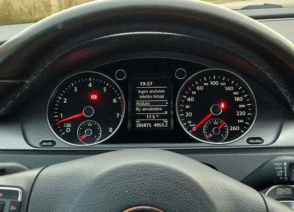 Volkswagen Passat 9 of 12