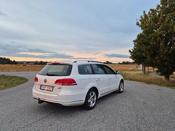 Volkswagen Passat 8 of 12