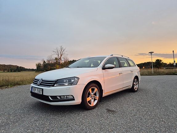 Volkswagen Passat 2 of 12