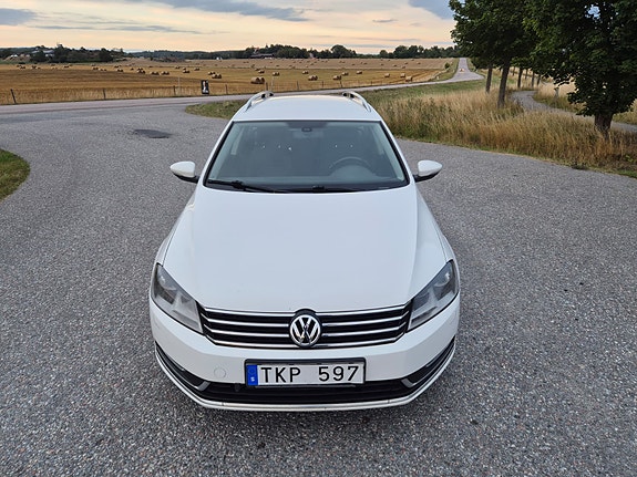 Volkswagen Passat 3 of 12