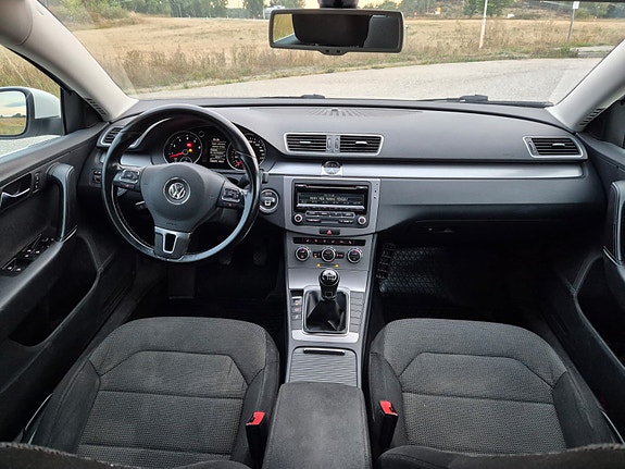 Volkswagen Passat 10 of 12