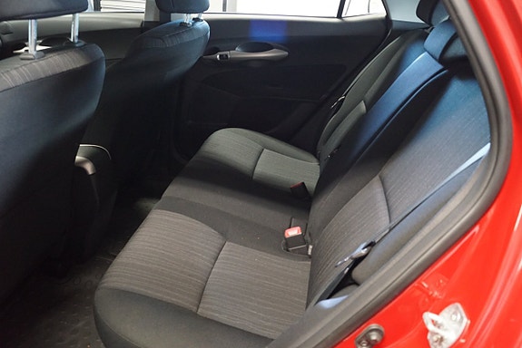 Toyota Auris 10 of 13
