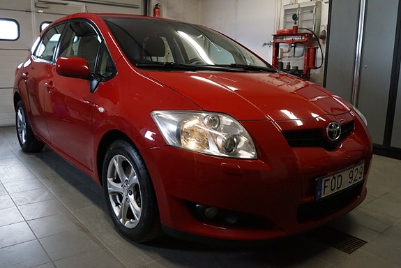 Toyota Auris 2 of 13