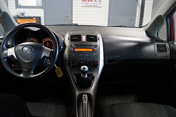Toyota Auris 9 of 13