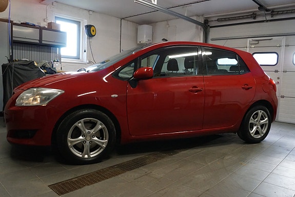 Toyota Auris 5 of 13