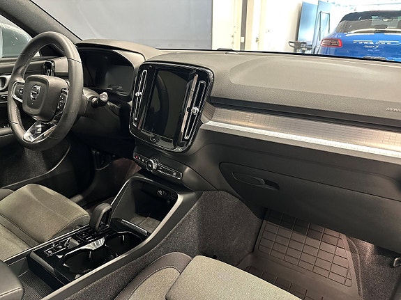 Volvo XC40 10 of 22