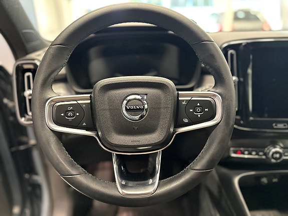 Volvo XC40 14 of 22