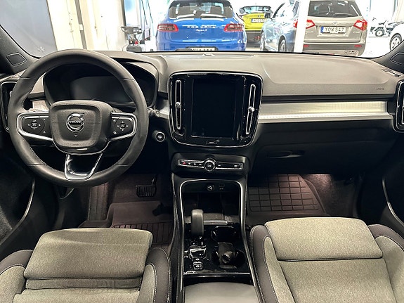 Volvo XC40 13 of 22