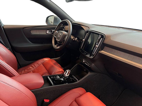 Volvo XC40 10 of 20