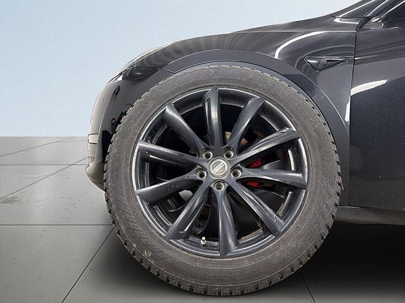 Tesla Model Y 13 of 23