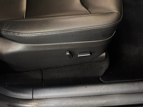 Tesla Model Y 15 of 23