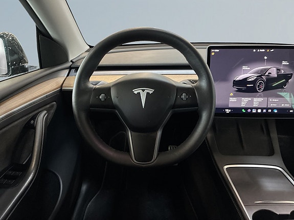 Tesla Model Y 8 of 23