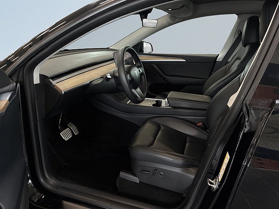 Tesla Model Y 6 of 23