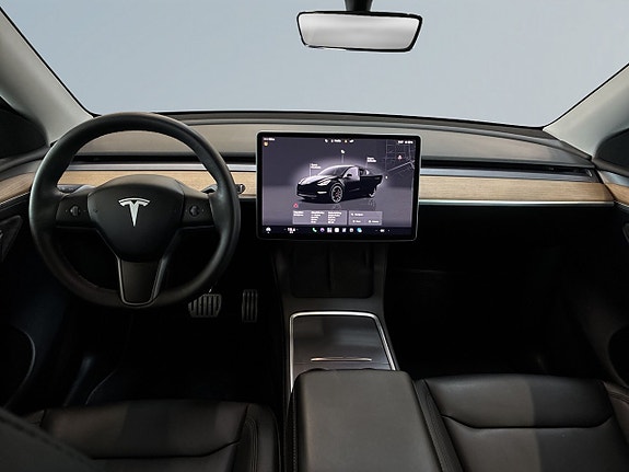 Tesla Model Y 7 of 23