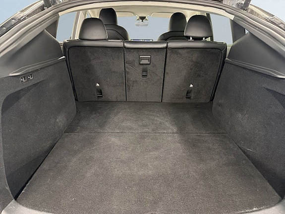 Tesla Model Y 11 of 23