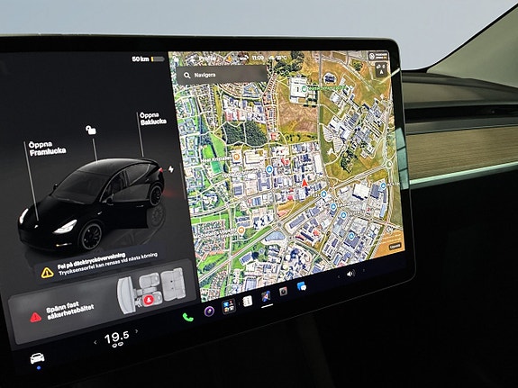 Tesla Model Y 14 of 23